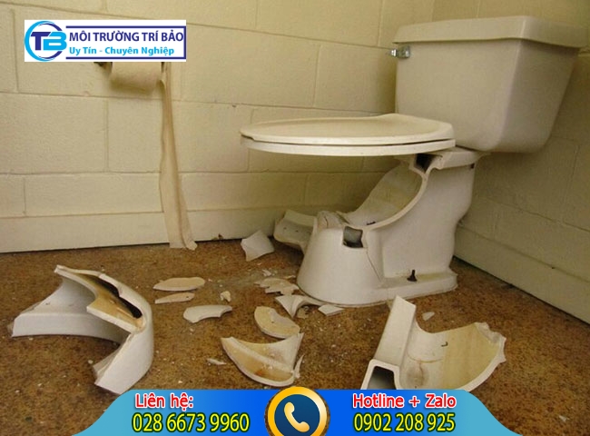 Do nh&agrave; sản xuất đưa ra sản phẩm k&eacute;m chất lượng l&agrave;m bồn cầu bị nứt