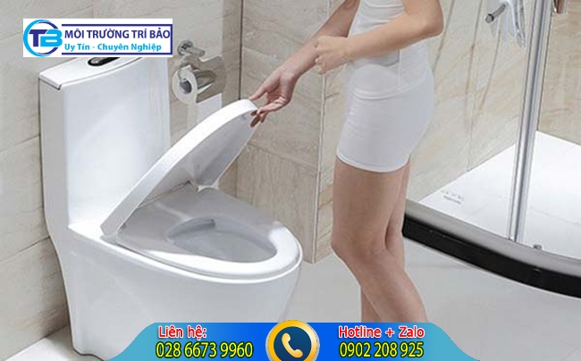 Th&oacute;i quen bỏ r&aacute;c sinh hoạt v&agrave;o bồn cầu