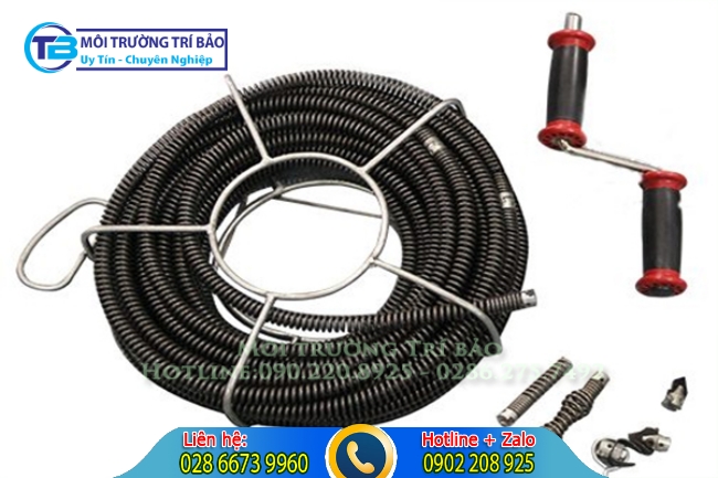 Dụng cụ th&ocirc;ng cống l&ograve; xo.