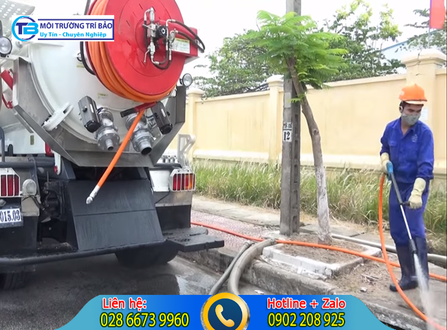 Thợ nạo vét hố ga huyện Nhà Bè