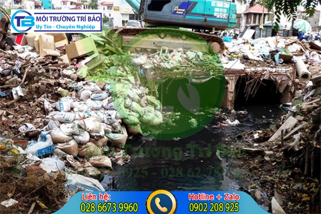 Nước thải g&acirc;y &ocirc; nhiễm.