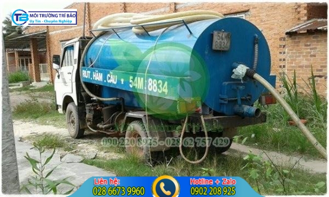 Xe hút bể phốt công ty Trí Bảo.