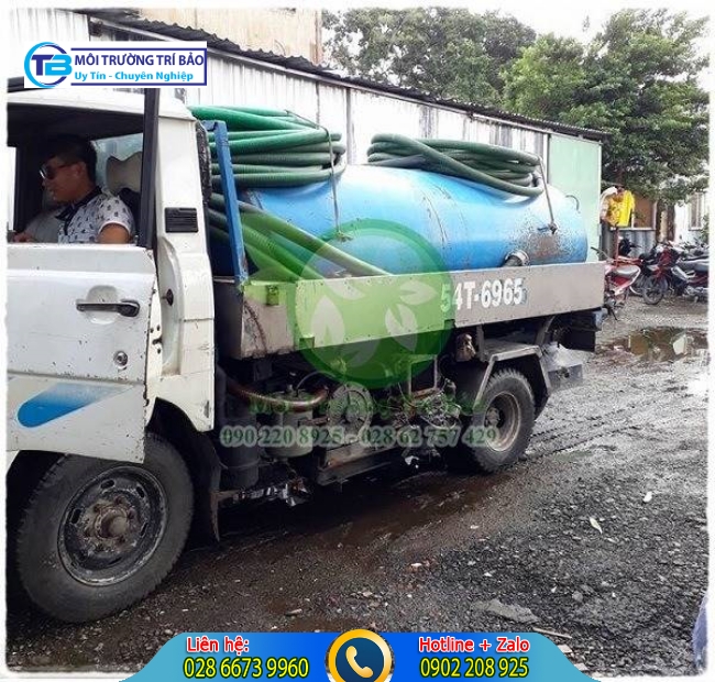 Xe chuyên rút hầm cầu tại Long An