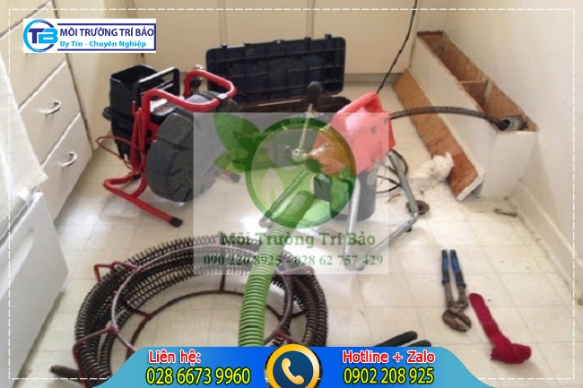 Những dụng cụ để th&ocirc;ng cống bằng m&aacute;y n&eacute;n kh&iacute;.