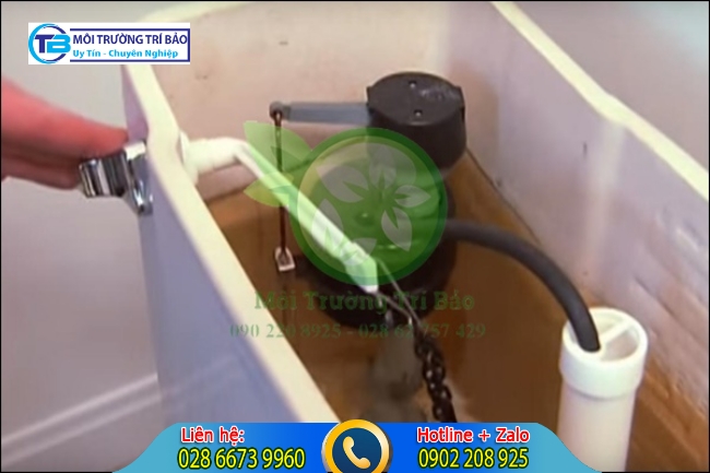 nguy&ecirc;n nh&acirc;n bồn cầu bị r&ograve; rỉ nước do k&eacute;t nước