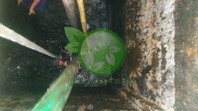 Tiến hành thi công rút hầm cầu.