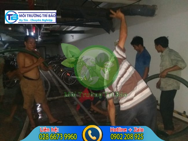 Nhân viên rút hầm cầu Trí Bảo.