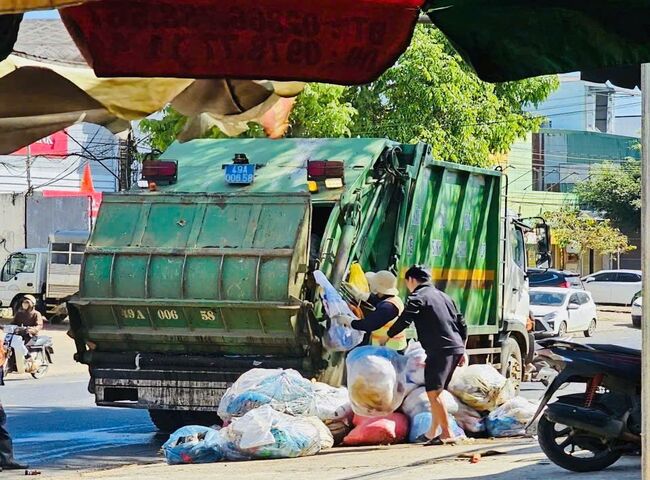 Dịch vụ thu gom rác thải sinh hoạt hỗ trợ thu gom nhiều loại rác thải