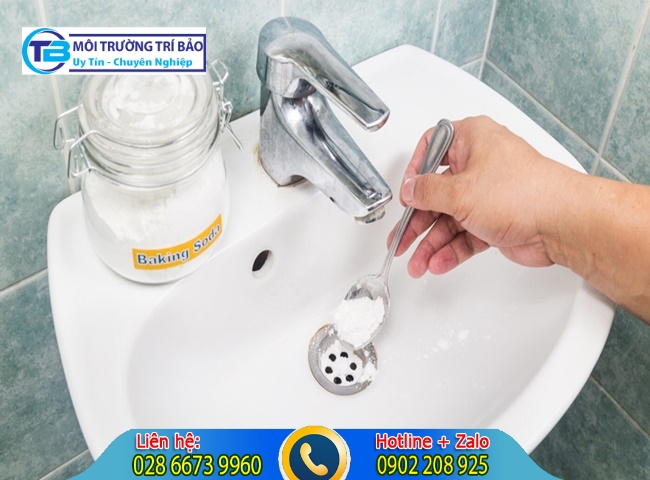 Xử l&yacute; v&ograve;i nước bồn rửa mặt bị tắc v&agrave; baking soda