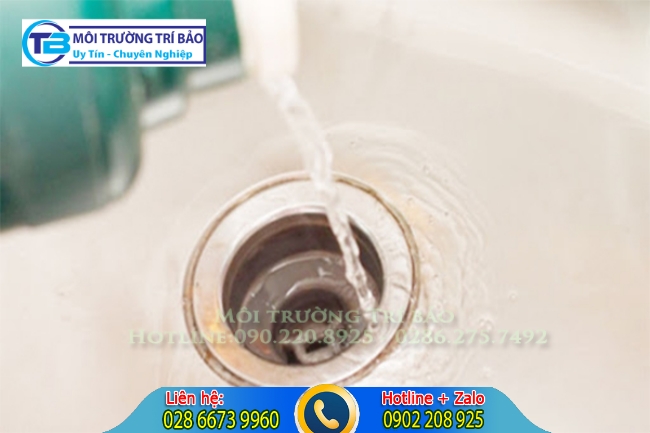 Nước s&ocirc;i c&oacute; thể th&ocirc;ng cống nghẹt.